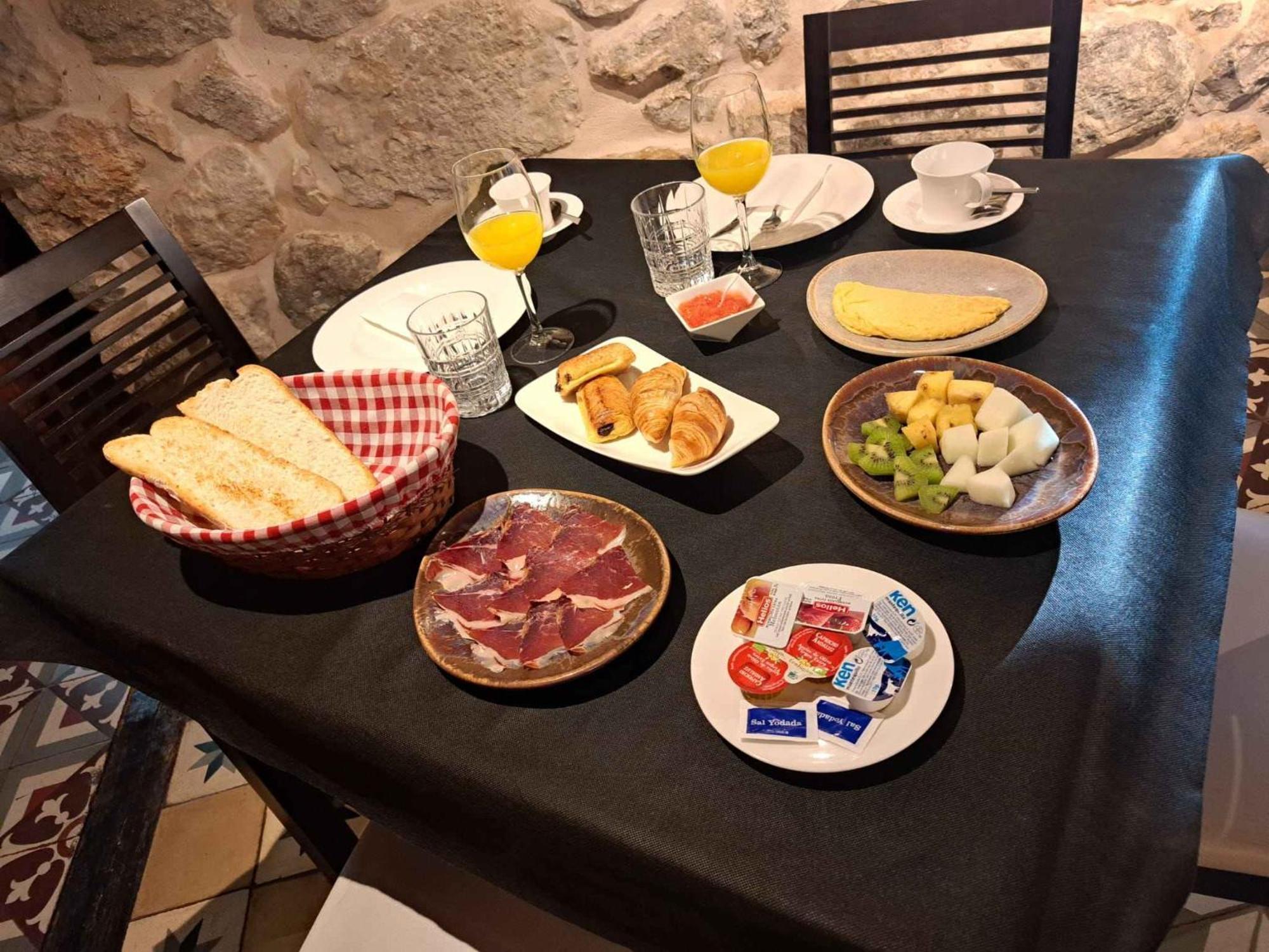 Concejo Hospederia Hotel Valoria la Buena Luaran gambar